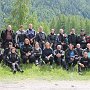 Gruppenbild nach dem leckeren Mahl das Heike und Stefan wieder aus den unergründlichen Tiefen des Begleitfahrzeuges gezaubert hatten.