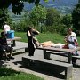 Vorbereitungen zum Mittagessen. Heike und ihre Mannschaft organisieren wieder Speis und Trank vom Feinsten.